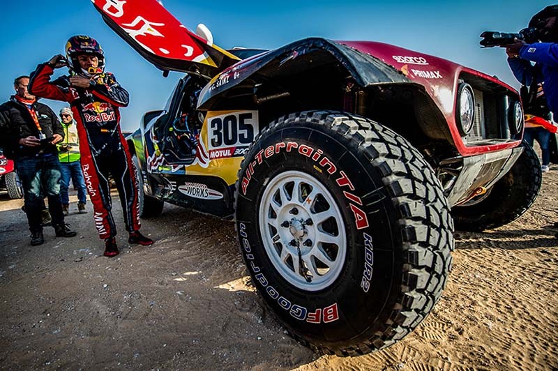 Carlos Sainz gana su tercer Dakar con neumáticos BFGoodrich ®